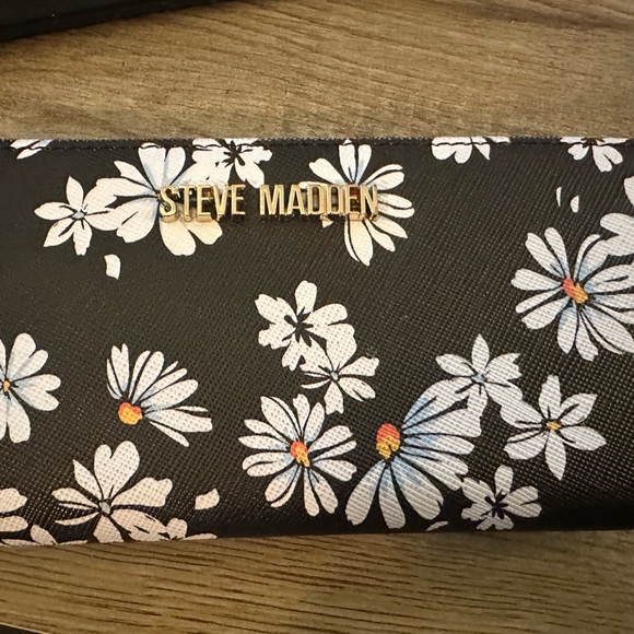 Steve Madden Handbags - Steve Madden Wallet